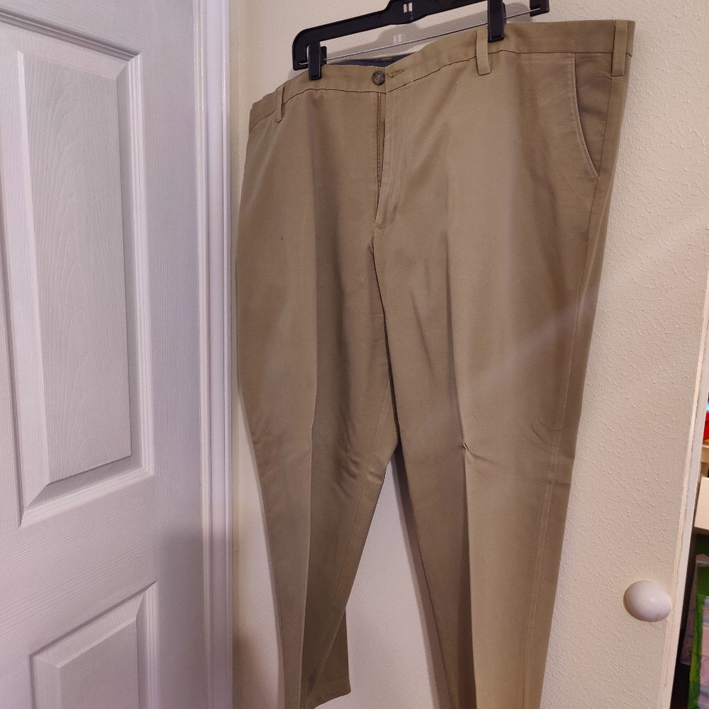 Tan Dockers 48x29